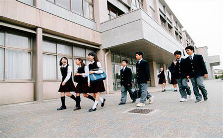 日本高中留学一年大概多少钱?